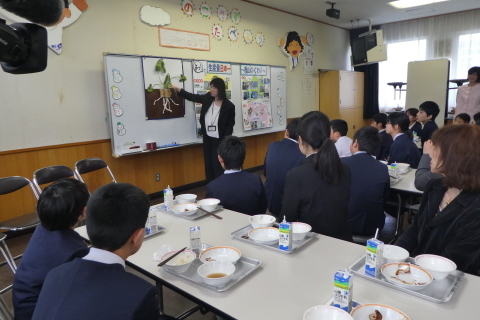 産官学連携企画で考案したメニューがついに給食になりました!_c0166720_16041453.jpg
