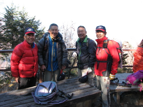 展望の山旅　奥秩父　大輪-三峰‐炭焼き平-霧藻ヶ峰_a0008664_16300357.jpg