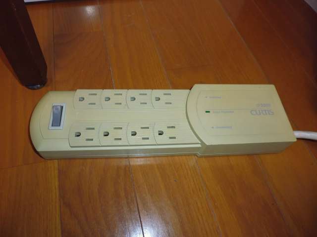 テーブルタップの固定に四苦八苦_a0246407_17293369.jpg