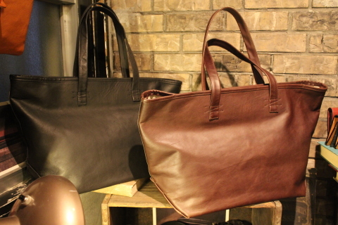 ガシガシ使える「SLOW」 \"tool tote bag L\" ~smooth horse~ ご紹介_f0191324_08050558.jpg