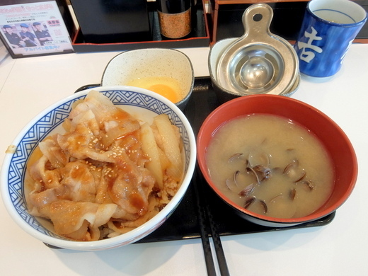 【12/14～】吉野家 豚スタミナ丼 並盛 しじみ汁 610円【復活】_d0188613_13305619.jpg