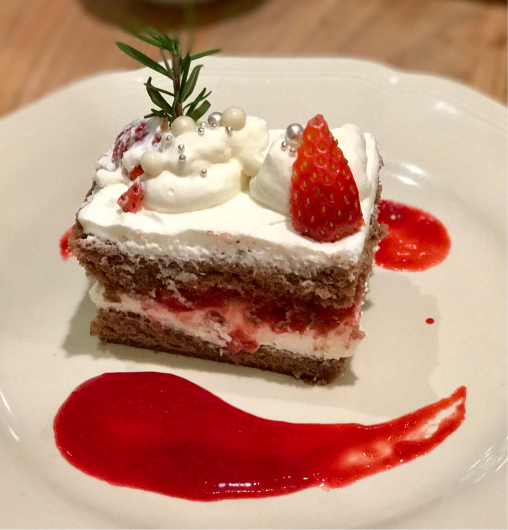 苺とホワイトチョコクランチのショートケーキ Afternoon Tea Tearoom れしぴこ的 無駄なあがきっ 苺とホワイトチョコクランチのショートケーキ Afternoon Tea Tearoom れしぴこ的 無駄なあがきっ