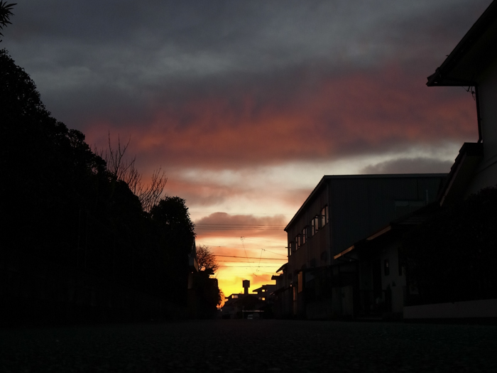 路地の向こうに (*^_^*)_c0049299_22555499.jpg