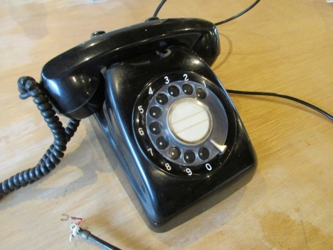 昔懐かしい黒電話が ひかり電話で使える 幸せのデザイン 鈴鹿市の宮崎建築事務所です