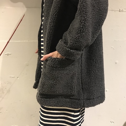 冬のモコモコ チャコール_d0364239_20054342.jpg
