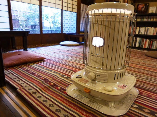 石油ストーブの匂いの記憶 corona & aladdin_e0230141_09413434.jpg