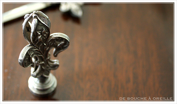 ouvre-lettre et sceau cachet 百合の紋章のレターオープナーとシーリンクスタンプ フランスアンティーク_d0184921_12424779.jpg