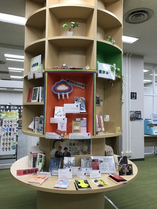 学生と図書館との協働☆絵本朗読会開催＆棚づくり_b0066960_15244464.jpg