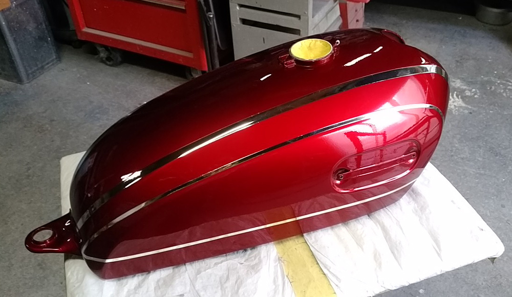XS650Eのタンクの塗装とか。その2。_d0130115_18190710.jpg