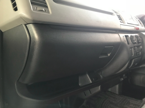 ハイエース 福祉車両 内装リペア なーべーのリペア奮闘記