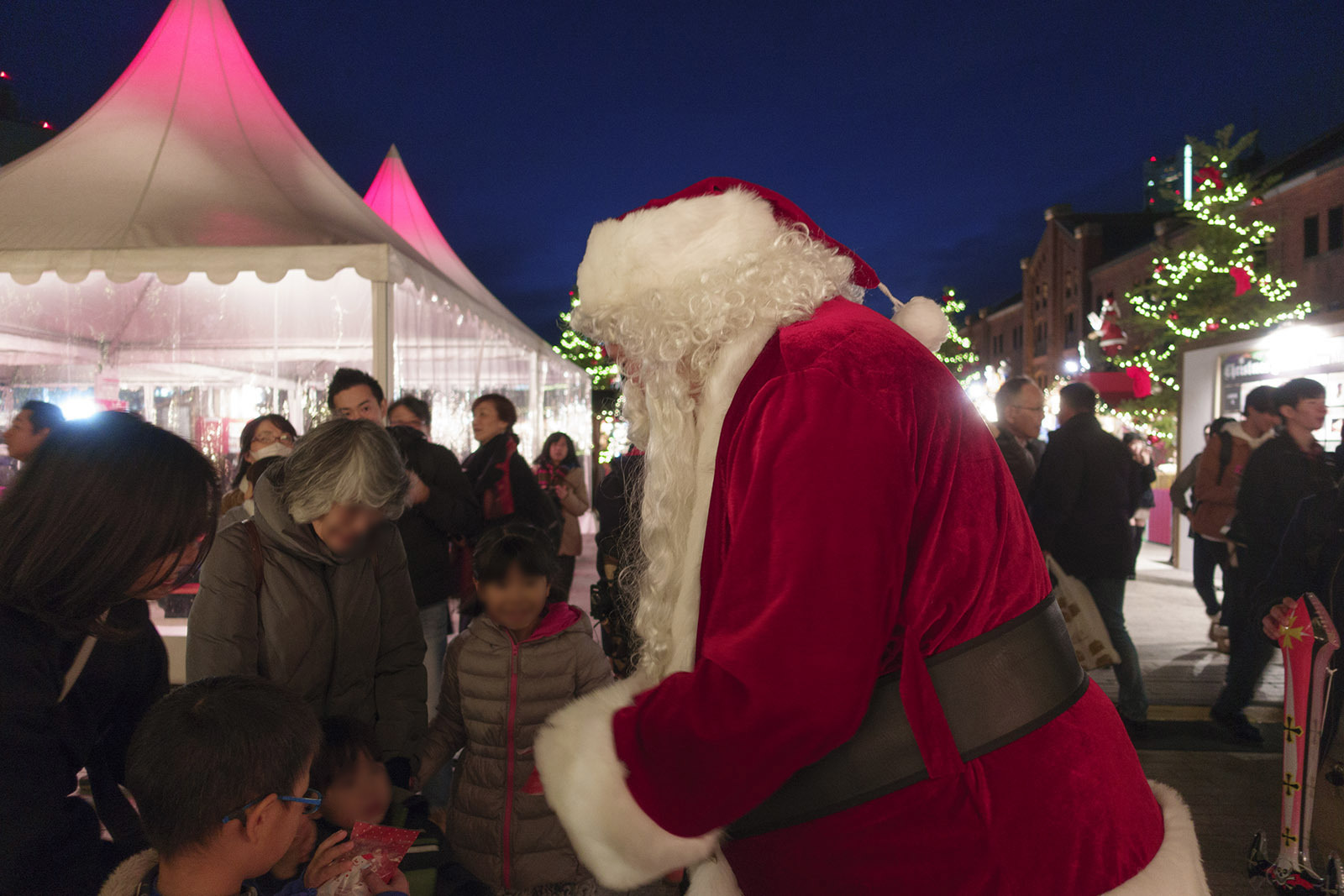 赤レンガ倉庫のクリスマスマーケットにサンタが来た!_b0145398_23132288.jpg