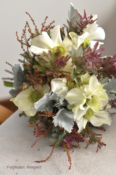 白いアネモネでブーケロン R Copeaux Bouquet
