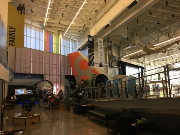 「Future of Flight（フューチャーオブフライト）」ボーイング社のエベレット工場見学は時間に余裕をもって行きたい。_f0054556_11374916.jpg