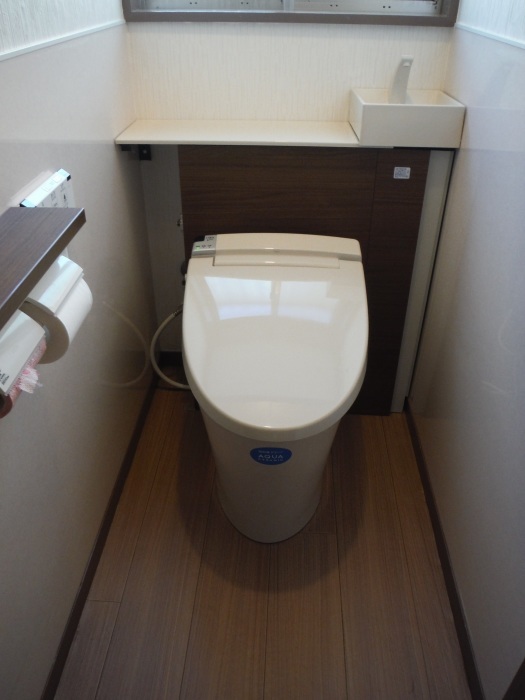 トイレリフォーム ~ 2日目_d0165368_07244743.jpg