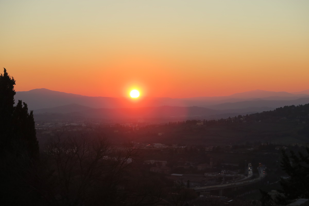 桃色に花咲く空と冬至の夕べ、イタリア_f0234936_9571136.jpg