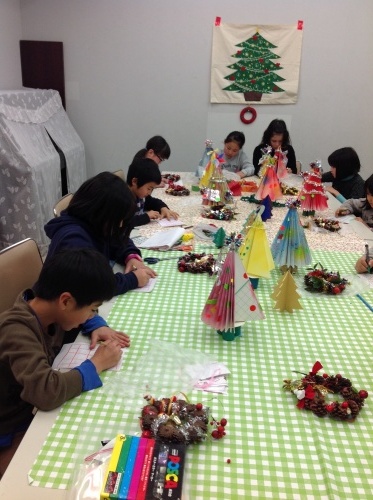 クリスマス会の始まり クリスマスリースつくり_e0167771_15231381.jpg