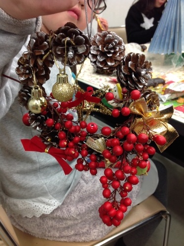 クリスマス会の始まり クリスマスリースつくり_e0167771_15274439.jpg