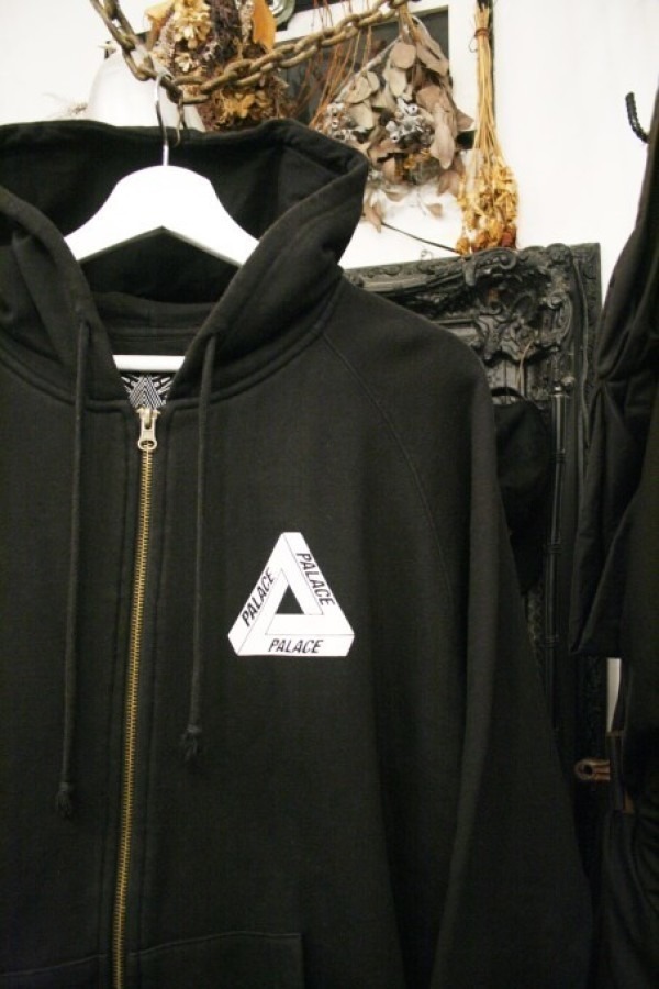 ヨーロッパ買い付け後記４１　チューリッヒのんびり　入荷PALACE SKATEBOARDS_f0180307_02453504.jpg