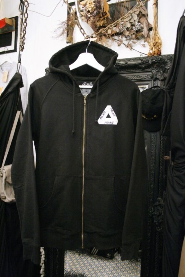 ヨーロッパ買い付け後記４１　チューリッヒのんびり　入荷PALACE SKATEBOARDS_f0180307_02502503.jpg