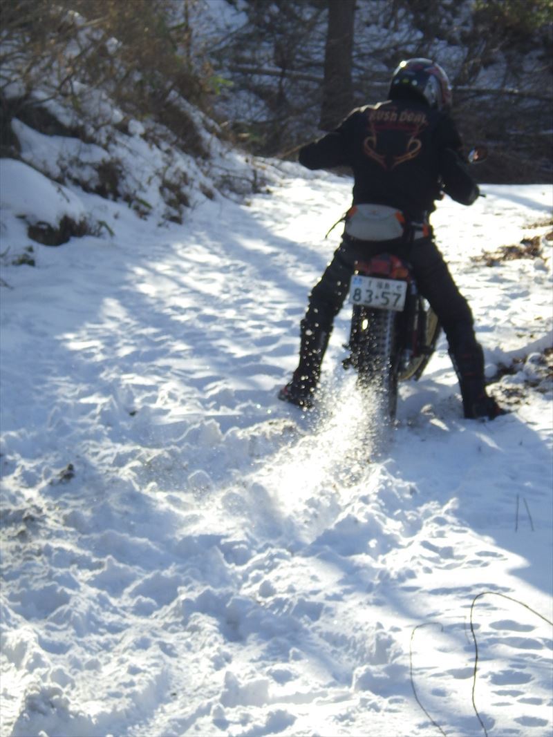 また雪道で山に登れず_b0080681_21184948.jpg