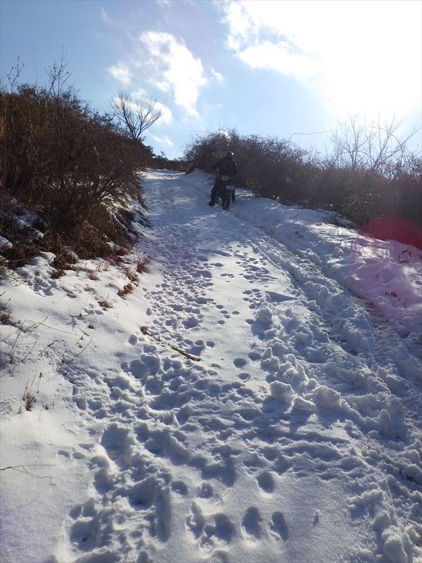 また雪道で山に登れず_b0080681_21195668.jpg