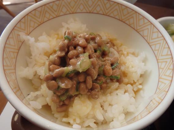 すき家の納豆定食　　　　　西宮今津巽店_c0118393_18510926.jpg