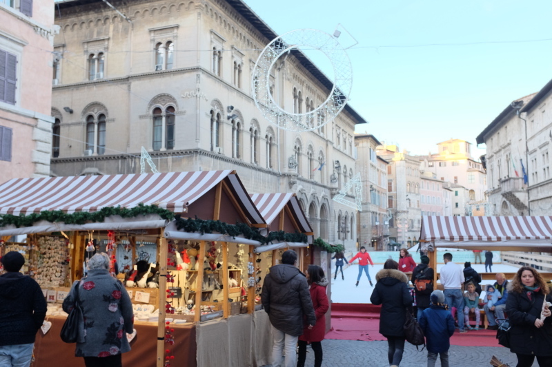 イタリア, ペルージャのクリスマスマーケット🎄Mercatini di Natale di PERUGIA_b0246303_01352433.jpg