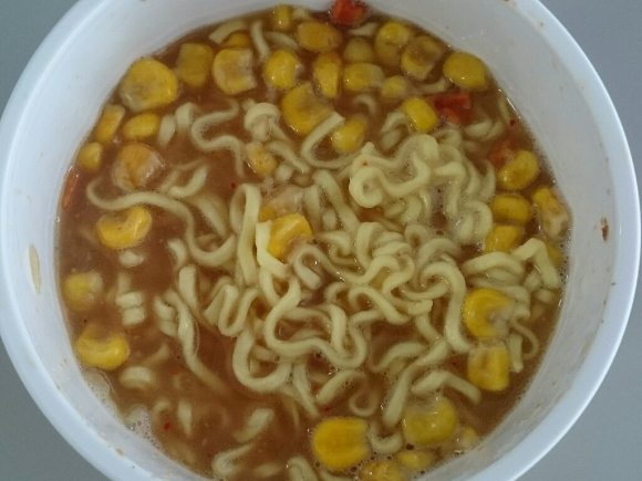 12/24 マルちゃん 味噌バター味ラーメン_b0042308_12484154.jpg