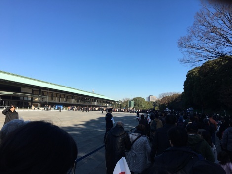 イヌが人を見るときイヌは人になる_b0213435_23453337.jpg