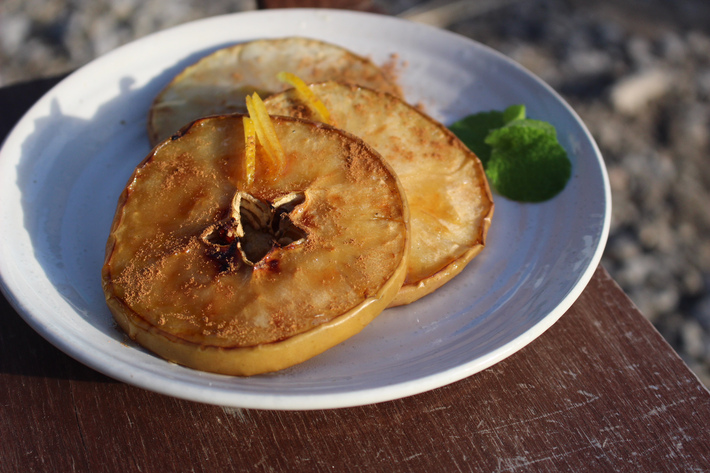 冬のほくほくキャンプ〔２日目〕今朝の料理は「焼きおにぎりの赤ざかな茶漬け」と「ハニーシナモン焼きりんご」だ！_d0363878_11214011.jpg