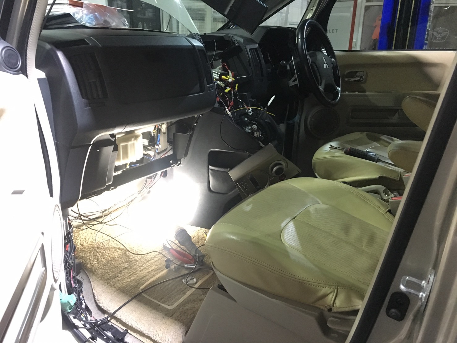 12月25(月)トミーベース カスタムブログ☆ナビゲーター ハマーH2 デリカ納車☆_b0127002_11572457.jpg