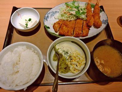 チキン南蛮とエビフライの定食 やよい軒さん さくらの香り２