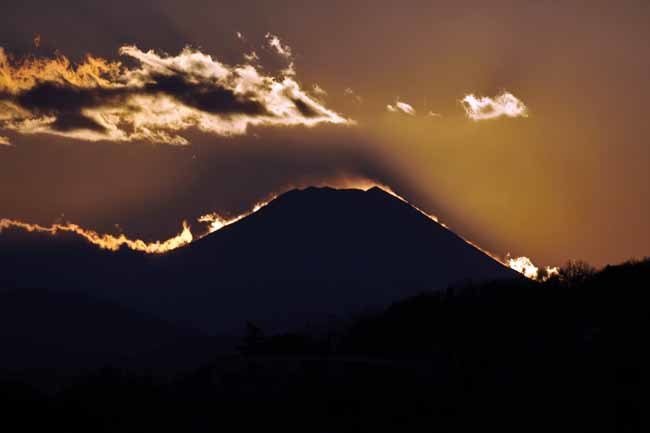 ダイヤモンド富士と富士山の影_f0173596_18050690.jpg