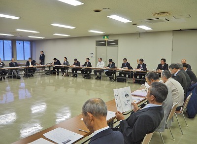 市内12地区協議会の全体会議がありました_c0336902_16135049.jpg