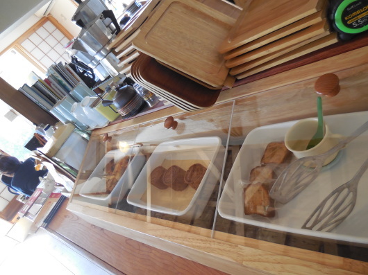 今日のこと 10月 6日!!石窯ピザもおやつショーケースも再開してます!!_d0263607_16435501.jpg
