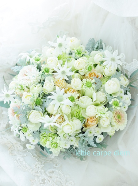 ご結婚御祝いのお花のギフト、大切な方へ　フランネルフラワーと淡い色で_a0042928_10115341.jpg