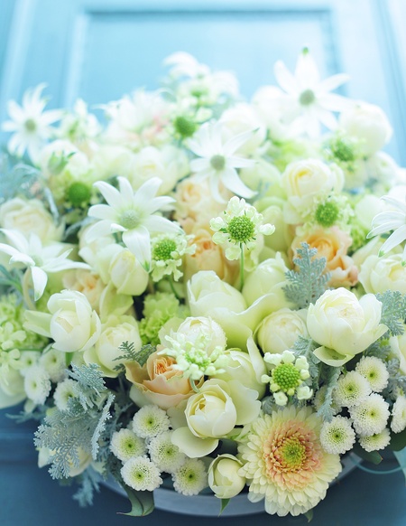 ご結婚御祝いのお花のギフト、大切な方へ　フランネルフラワーと淡い色で_a0042928_10125364.jpg