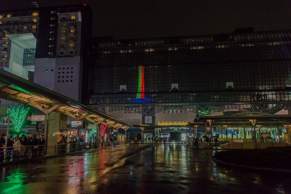クリスマスカラーの京都タワー_e0363038_14203656.jpg