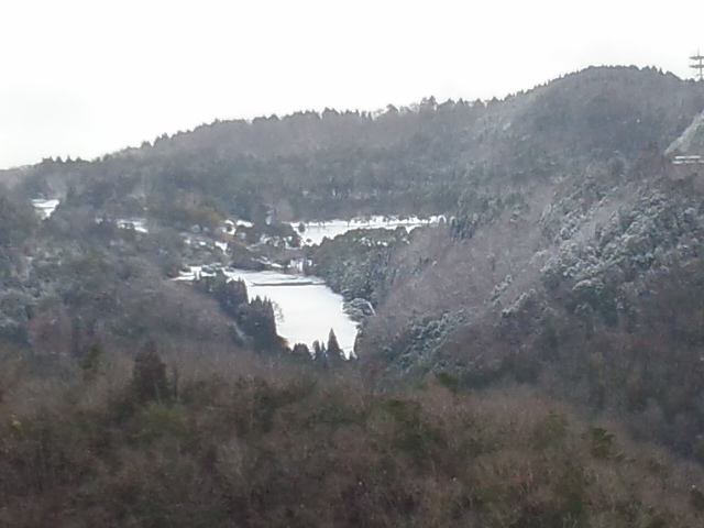 朝から雪が降りはじめました (*^−^)ノ 『憲法が輝く兵庫県政の会』夜も雪模様です (*^^*) _f0061067_2245144.jpg