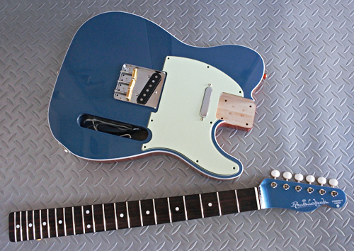 初製作となる2SのSTD-Tを含む3種のギターの塗装完了！_e0053731_17304956.jpg