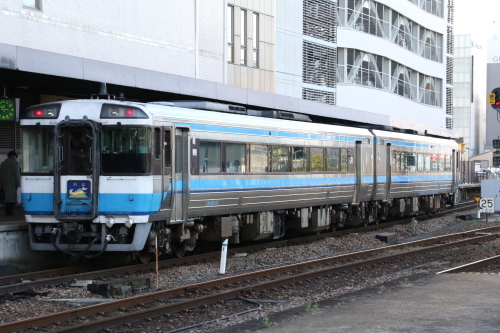 徳島へJR四国キハ185を撮りに行く　最終回　徳島駅でその④・帰途へ　2017.12.01_d0187275_21123536.jpg