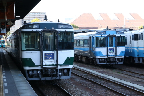 徳島へJR四国キハ185を撮りに行く　最終回　徳島駅でその④・帰途へ　2017.12.01_d0187275_21152639.jpg