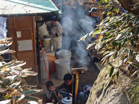 福の訪れ願って二九（ふく）の日に龍隠庵年末恒例の餅つき_c0014967_1010969.jpg