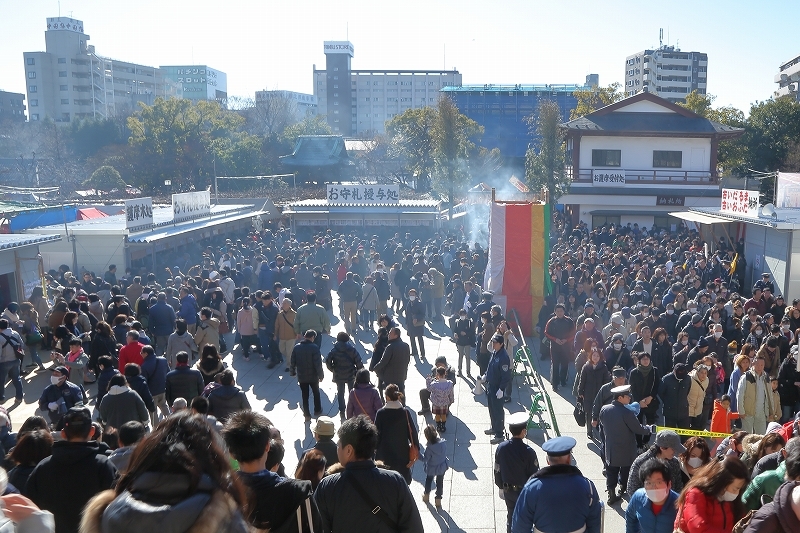 元旦は、明治神宮、浅草寺に次いで、東京の初詣客ランキング第３位の西新井大師へ。_b0291402_22534688.jpg