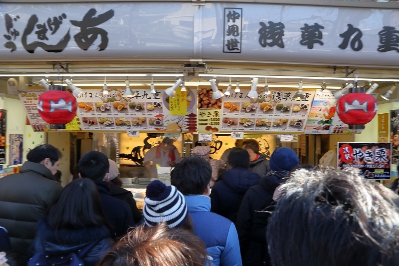 １月３日の浅草寺。一緒に初詣の気分になって写真を１０枚ご覧下さい。_b0291402_15355307.jpg