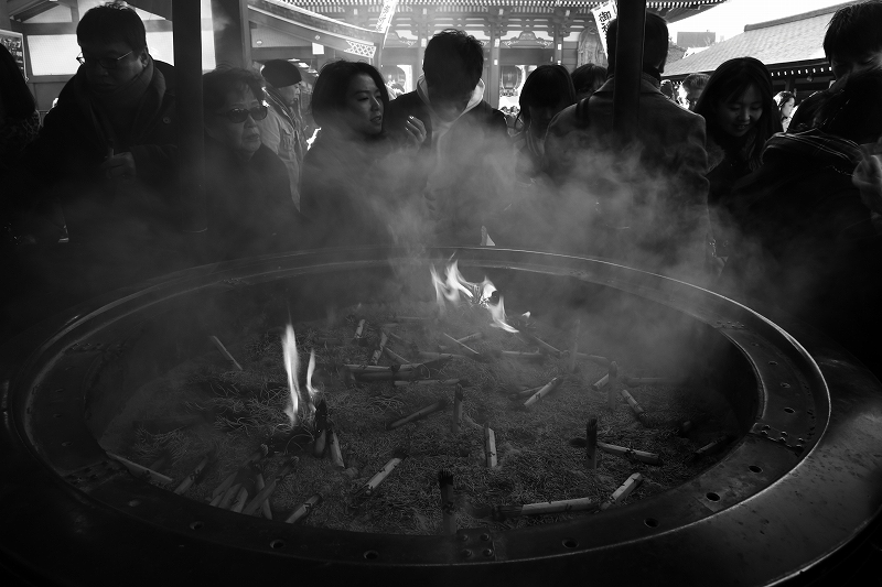 １月３日の浅草寺。一緒に初詣の気分になって写真を１０枚ご覧下さい。_b0291402_15365227.jpg