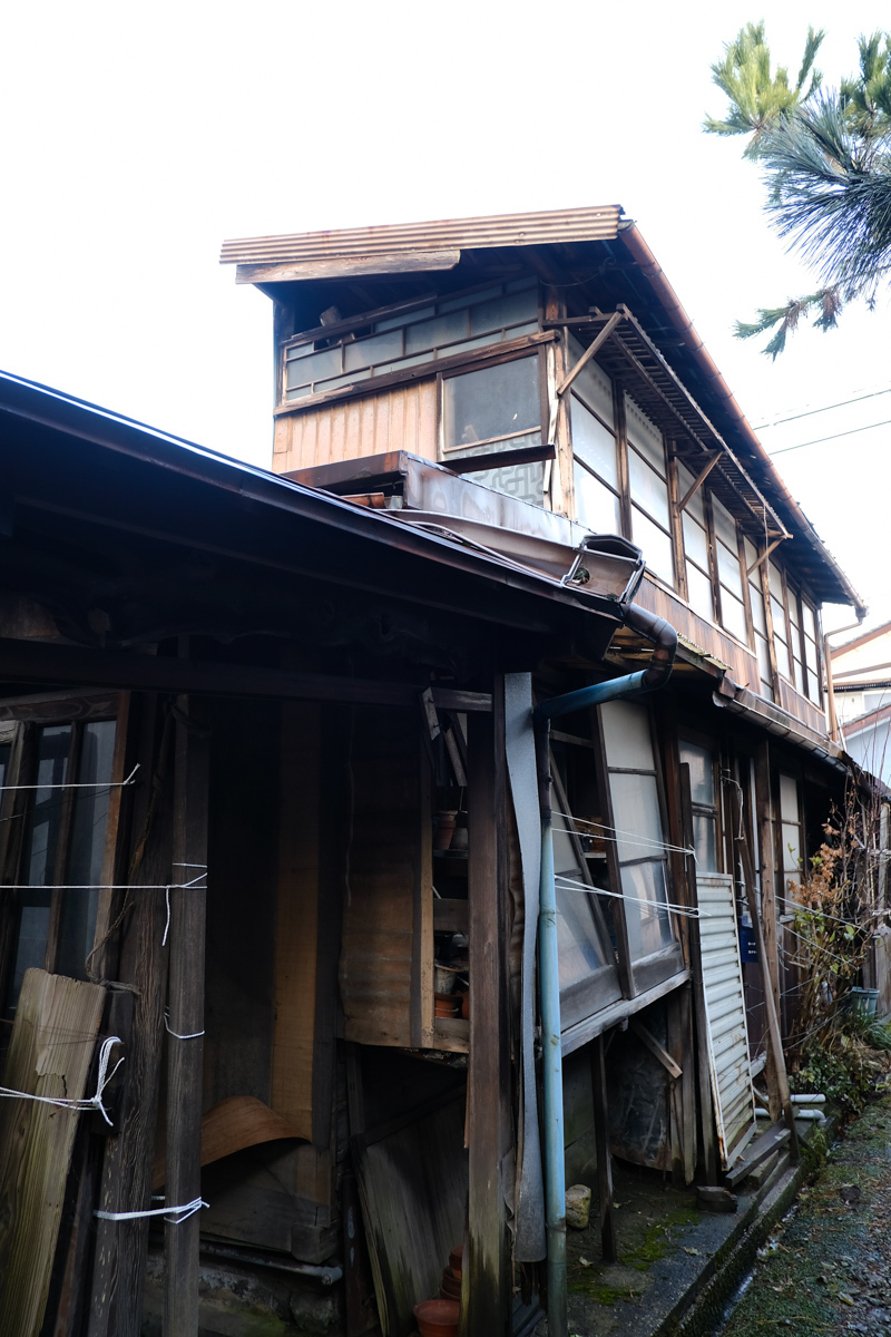 越の旅路に~22 三条市四日町 その2_c0084666_16290885.jpg