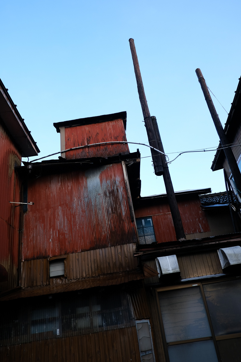 越の旅路に~22 三条市四日町 その2_c0084666_16290927.jpg