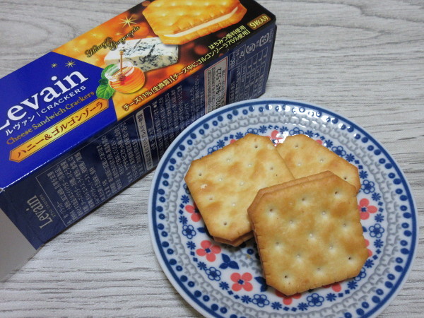 【ヤマザキビスケット株式会社】Levain(ルヴァン)ハニー&ゴルゴンゾーラ_c0152767_21182699.jpg
