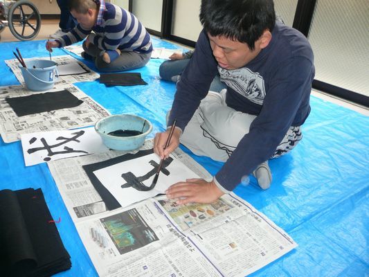 1/3 かるた取り&書初め_a0154110_15132373.jpg